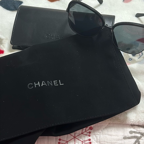 🎄🎄Low Start🎄🎄Chanel sunglasses gently used with pouch, glass case and Sonny’s - Picture 10 of 17